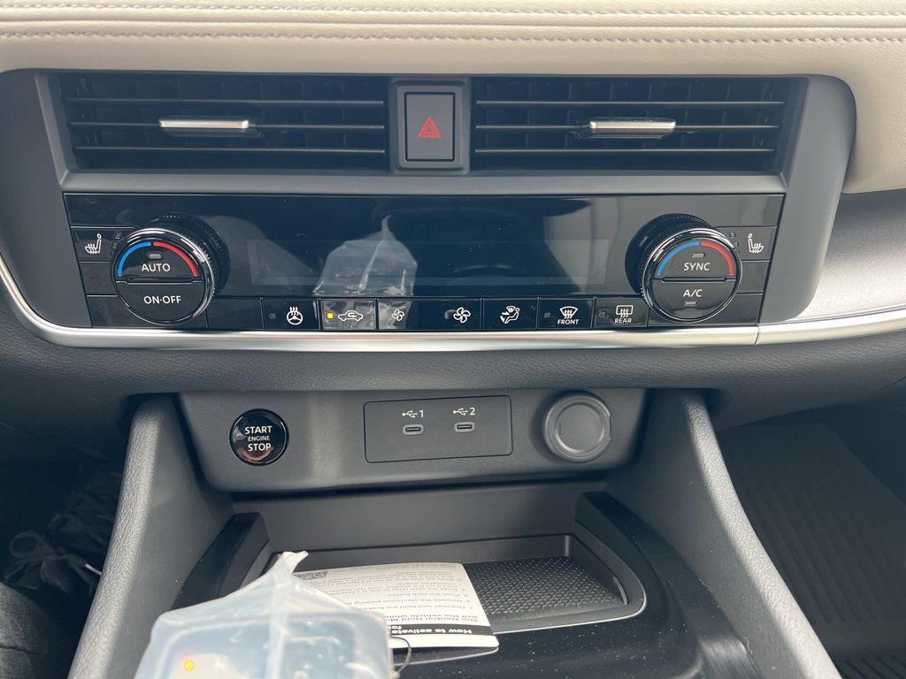 2025 Nissan Rogue SV photo 12