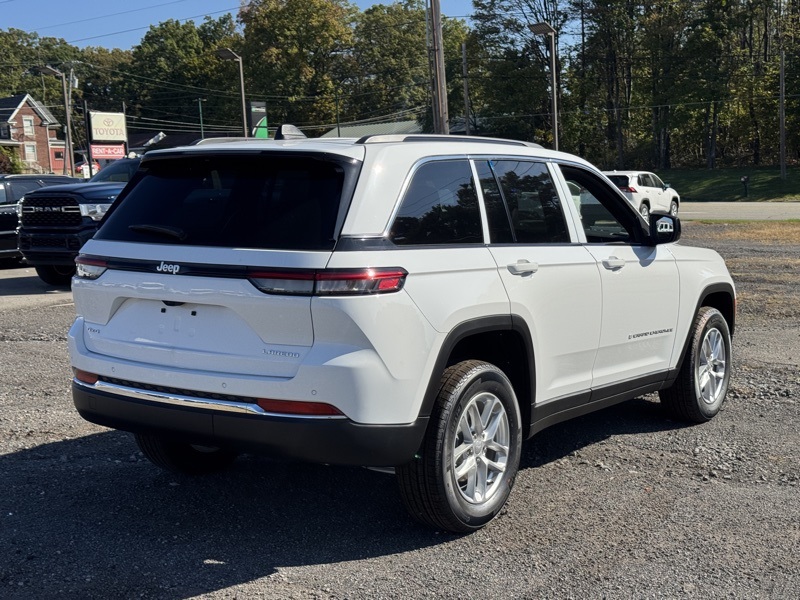 2025 Jeep Grand Cherokee Laredo X photo 2