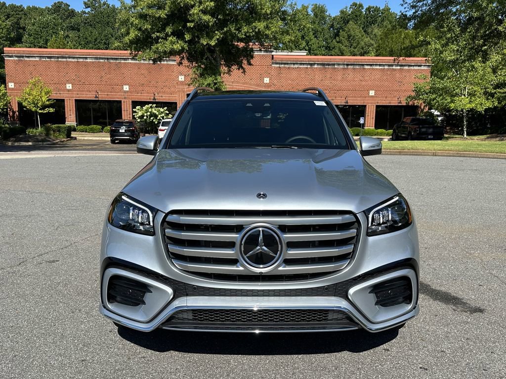 2025 Mercedes Benz GLS 450 4MATIC photo 3
