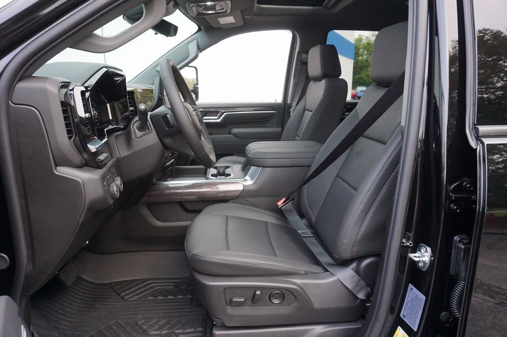 2026 Chevrolet Silverado 2500HD LTZ photo 10