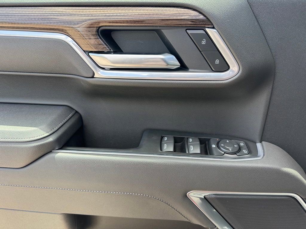 2025 Chevrolet Silverado 1500 RST photo 25