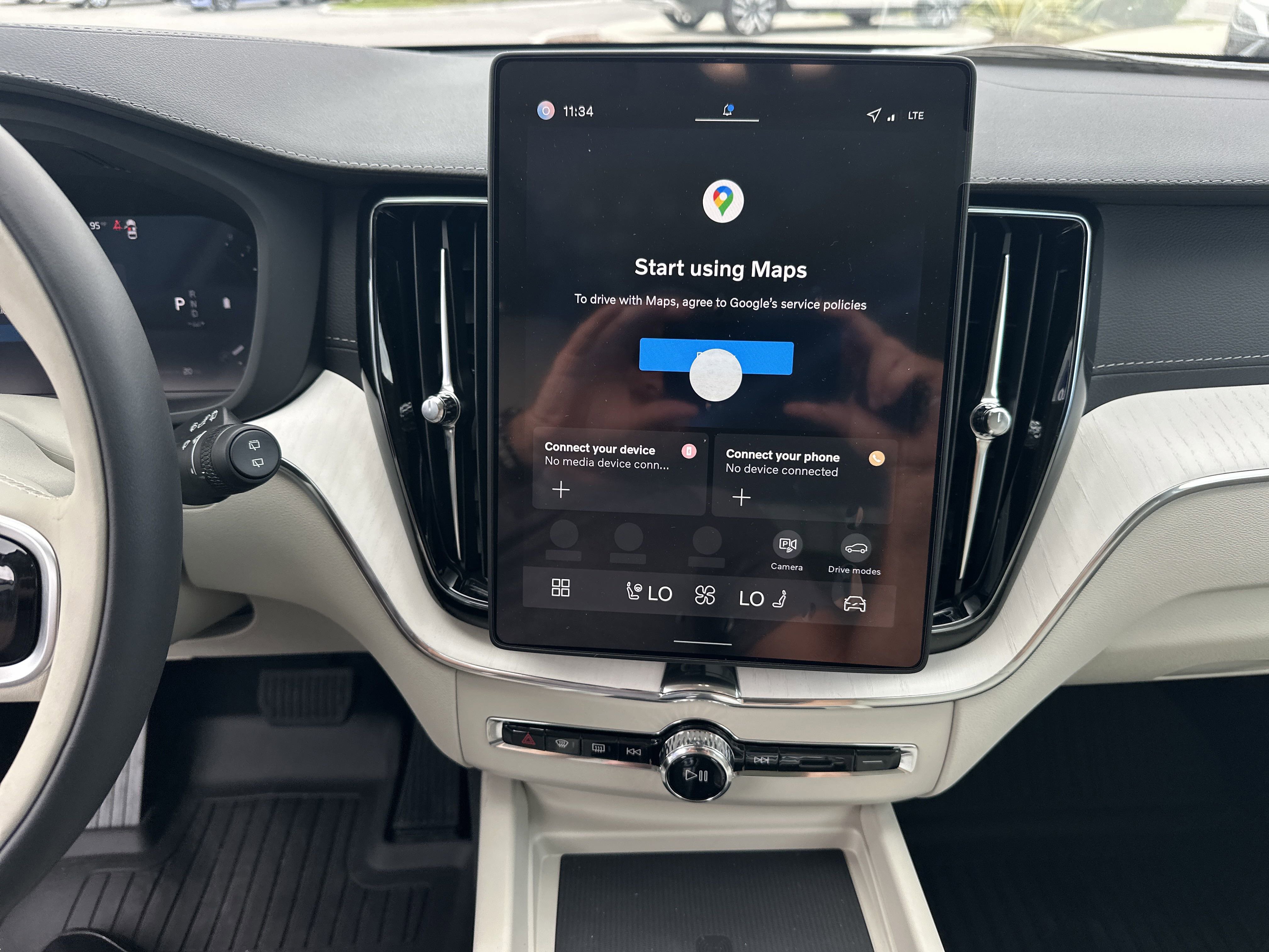2026 Volvo XC60 B5 photo 15