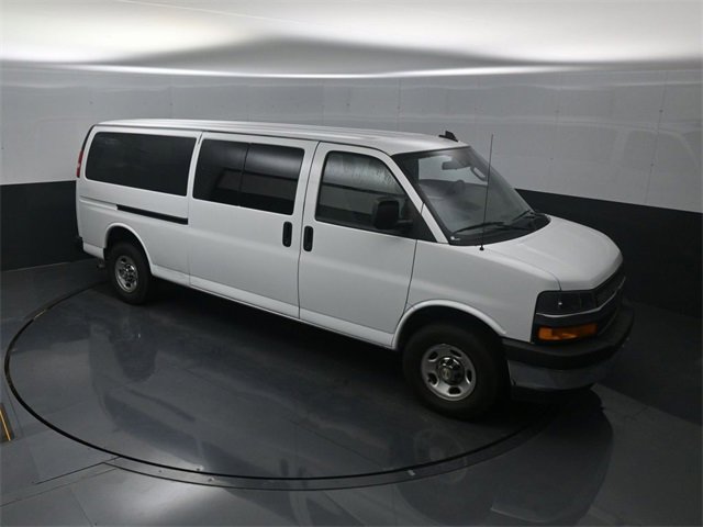 2024 Chevrolet Express Passenger LT's photo