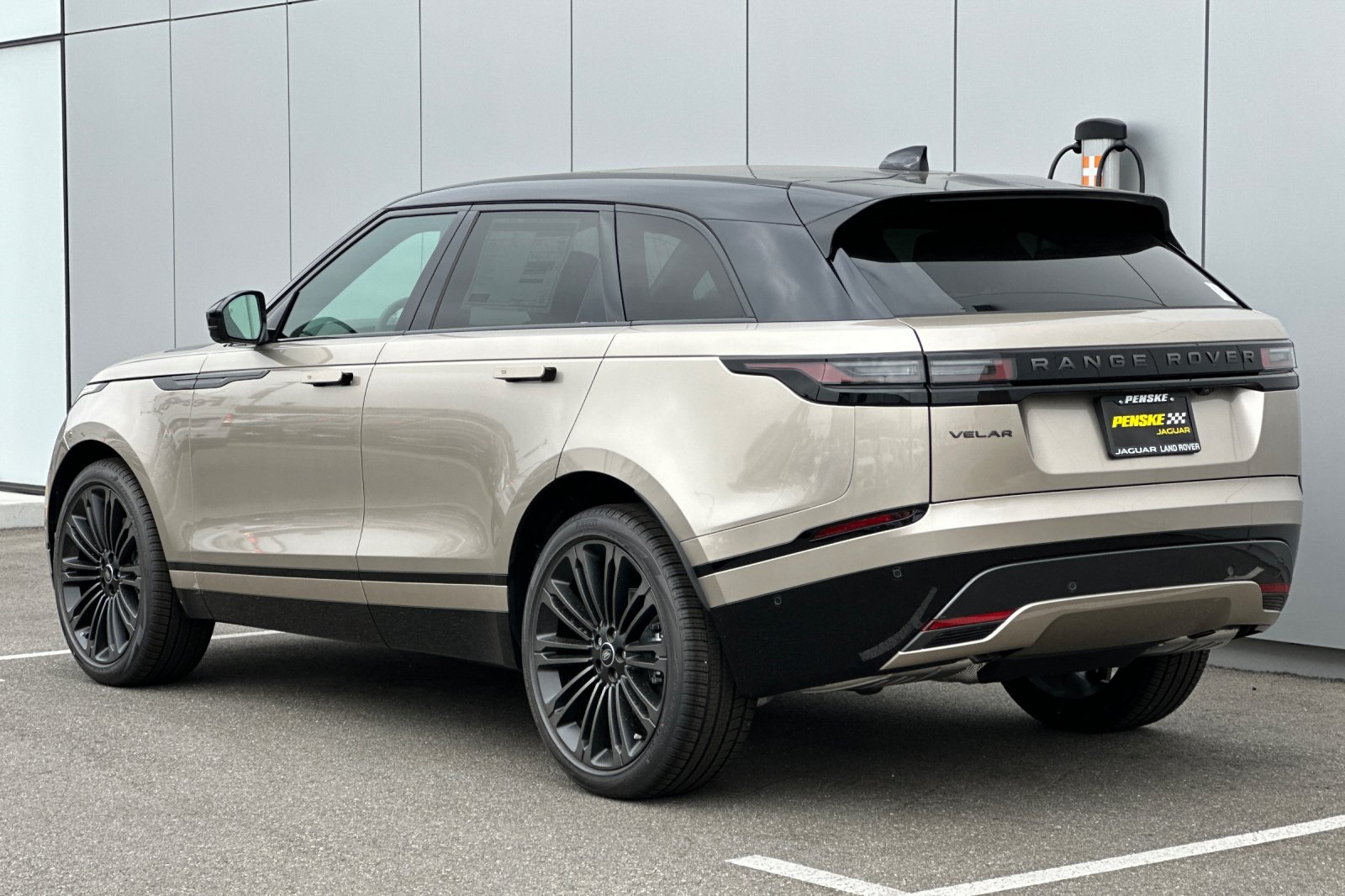 2026 Land Rover Range Rover Velar SE photo 3