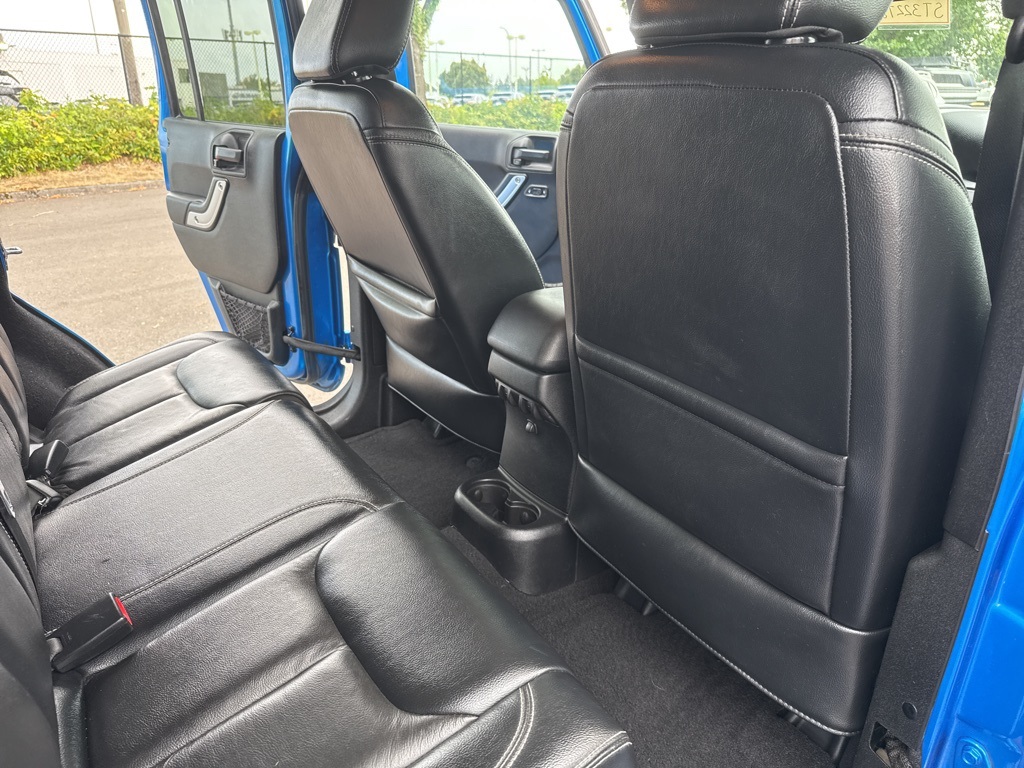 2014 Jeep Wrangler Unlimited Rubicon photo 22