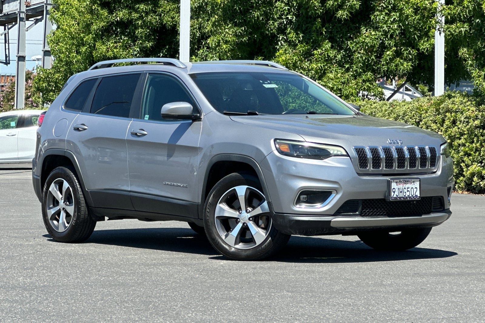 2020 Jeep Cherokee Limited Sport photo 2