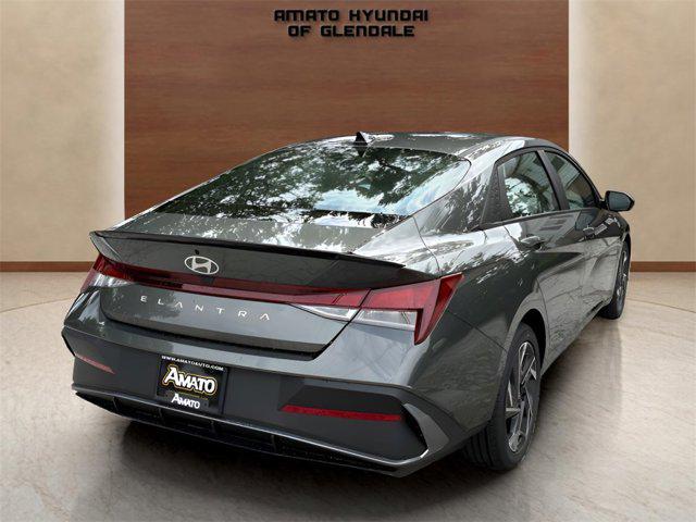 2025 Hyundai Elantra SEL Sport photo 4