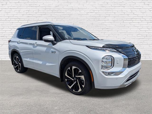 2024 Mitsubishi Outlander Plug-in Hybrid SEL's photo