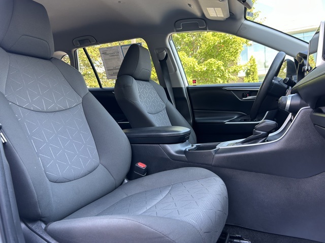 2023 Toyota RAV4 XLE photo 35