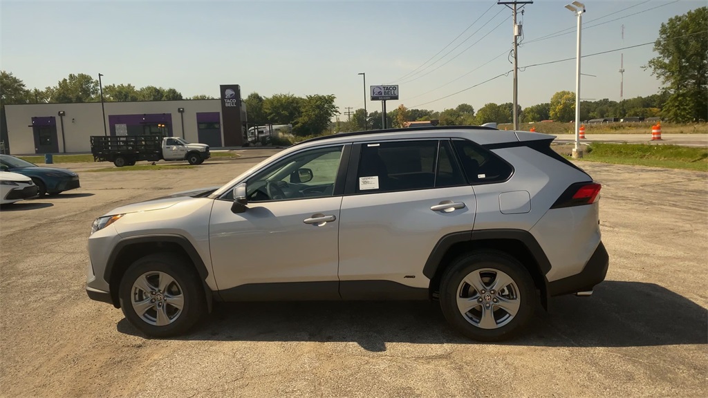 2025 Toyota RAV4 Hybrid XLE photo 5