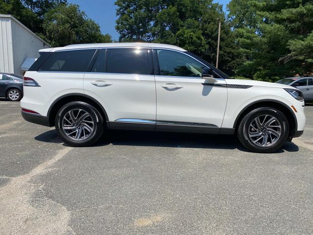 2022 Lincoln Aviator Standard photo 3