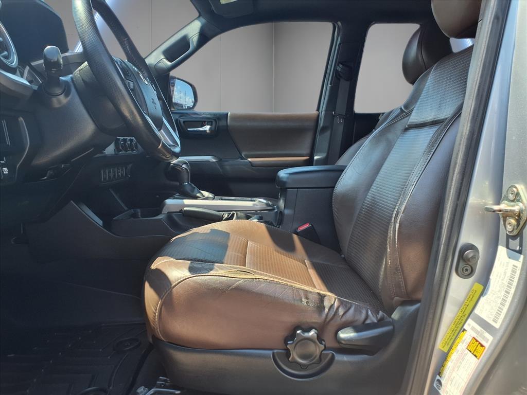 2017 Toyota Tacoma Limited V6 photo 11
