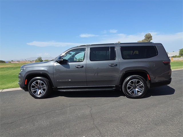 2023 Jeep Wagoneer L Series II photo 3