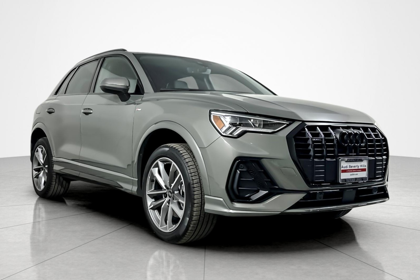 2025 Audi Q3 S line Premium 45 TFSI photo 2