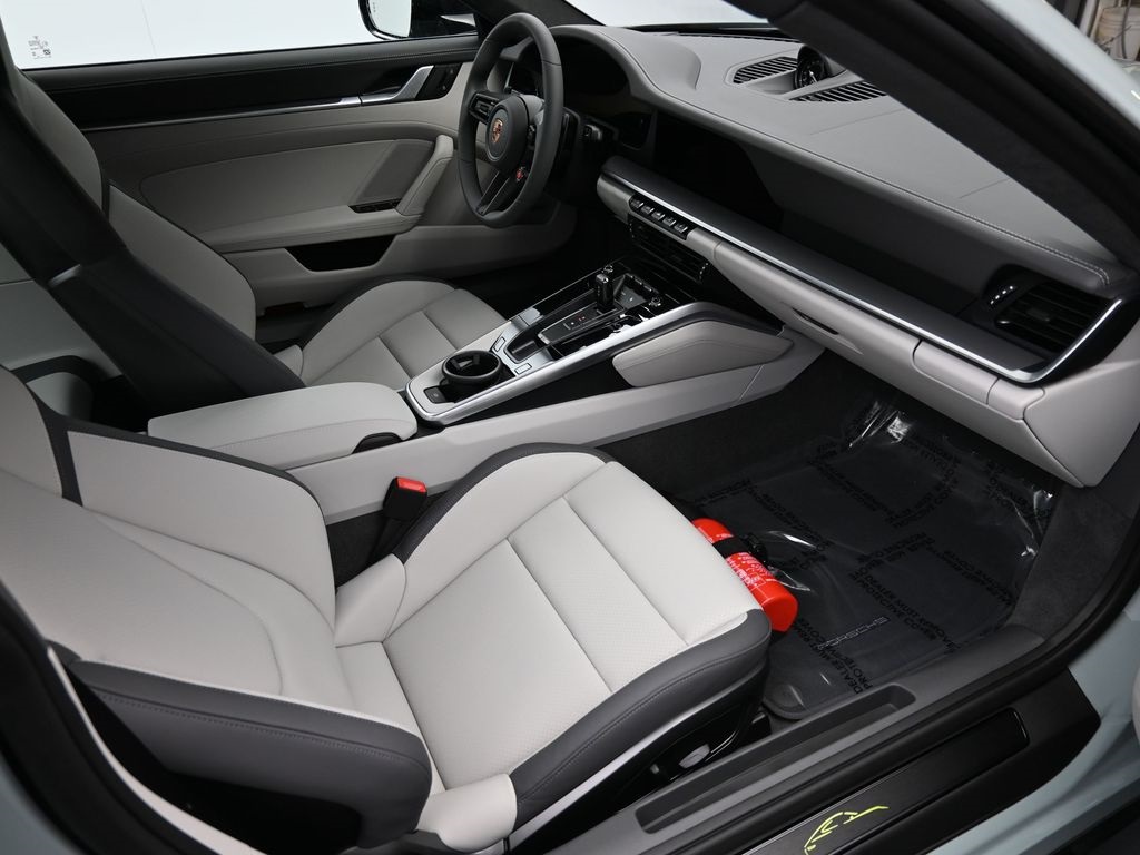2026 Porsche 911 GTS photo 9