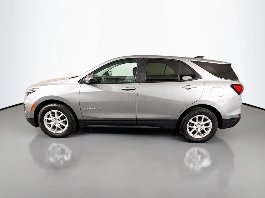 2024 Chevrolet Equinox LS photo 4