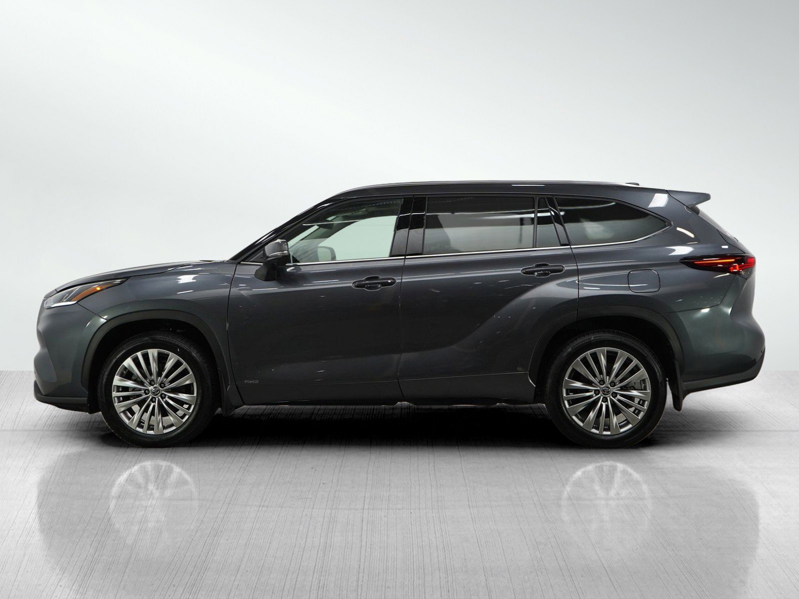 Used 2025 Toyota Highlander Hybrid Limited with VIN 5TDEBRCH8SS658171 for sale in Bloomington, Minnesota