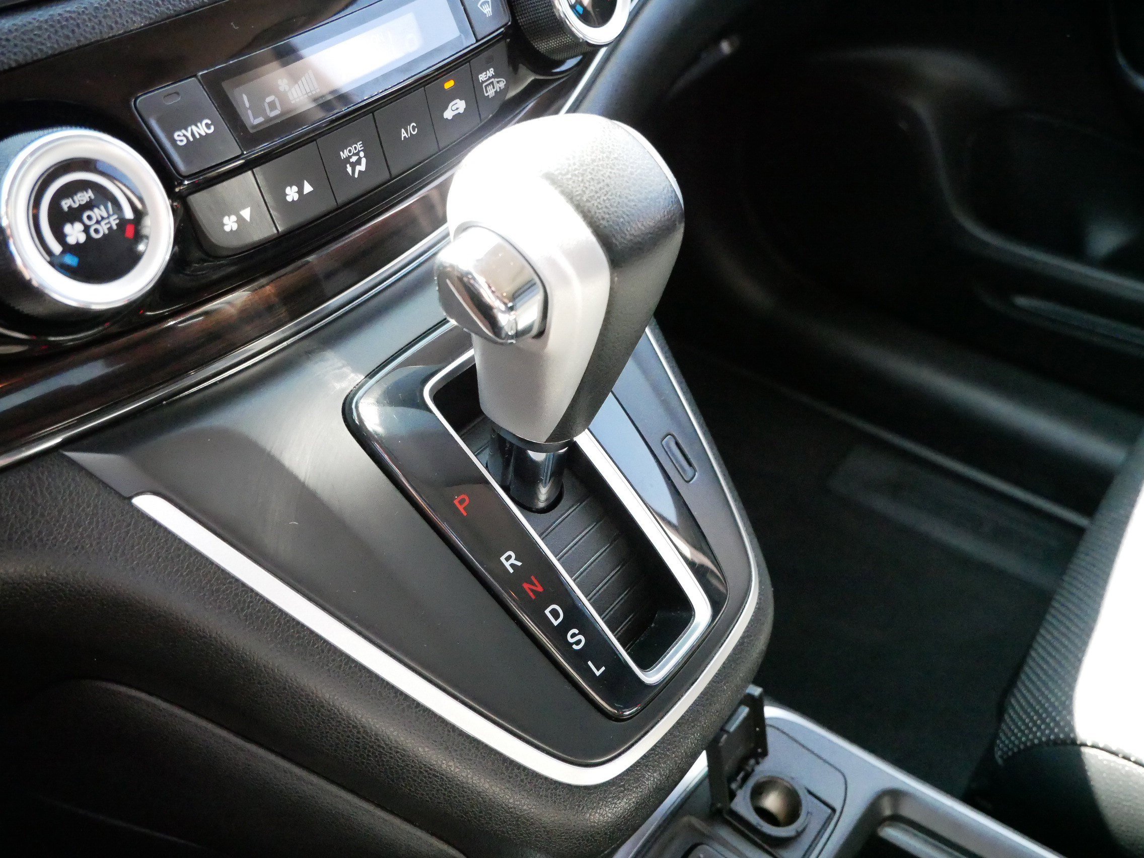 2015 Honda CR-V Touring photo 24