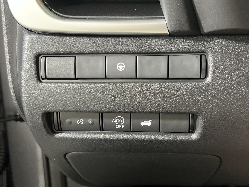 2026 Nissan Rogue SV photo 16