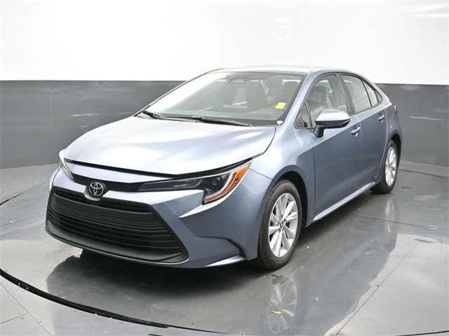 2026 Toyota Corolla LE photo 3