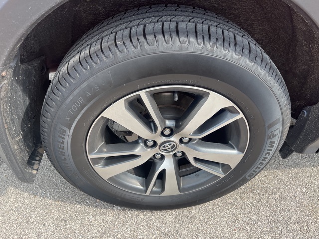 2017 Toyota RAV4 XLE photo 15