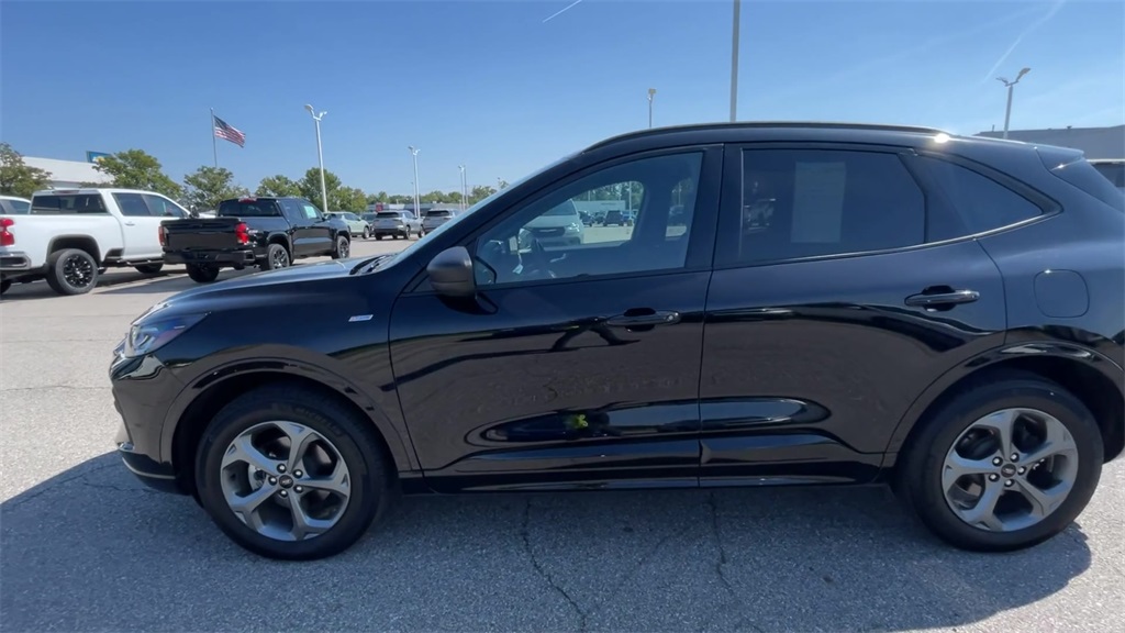 2024 Ford Escape ST-Line photo 4