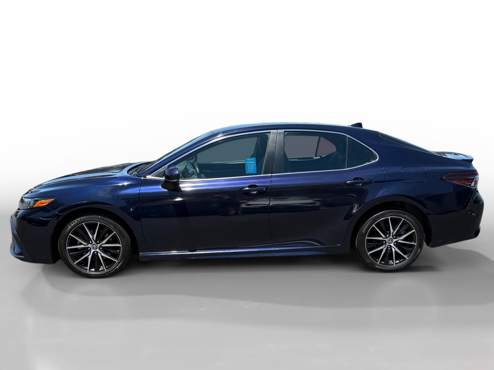 2022 Toyota Camry SE photo 2