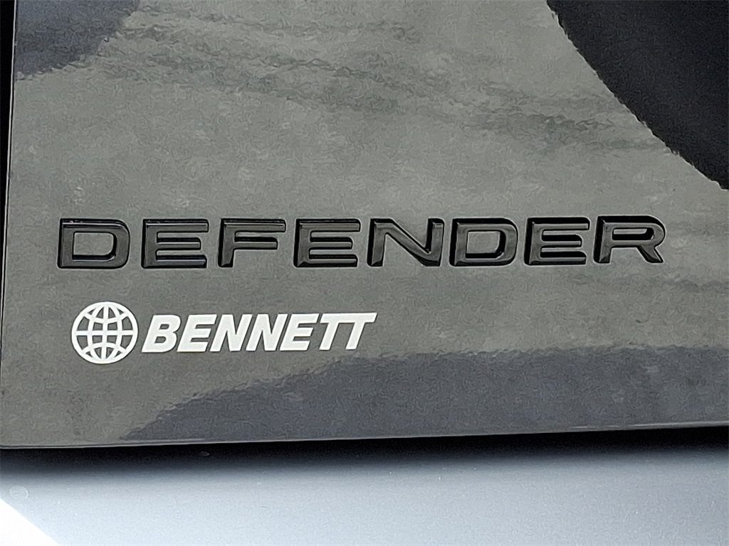 2025 Land Rover Defender 110 S photo 18