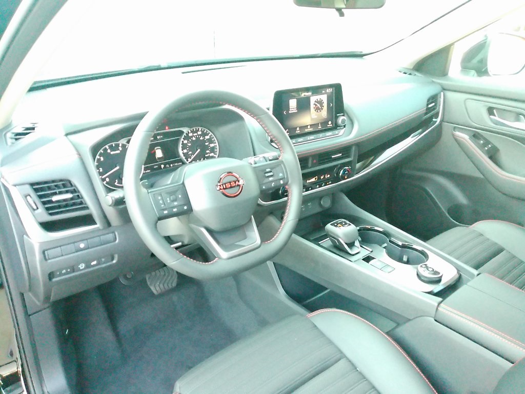 2026 Nissan Rogue SV photo 10
