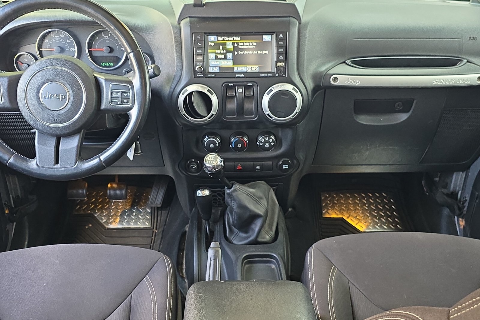 2013 Jeep Wrangler Sahara photo 14