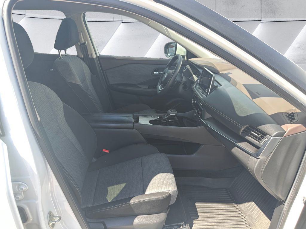 2023 Nissan Rogue SV photo 12