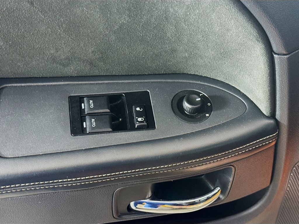 2012 Dodge Challenger SRT8 392 photo 18