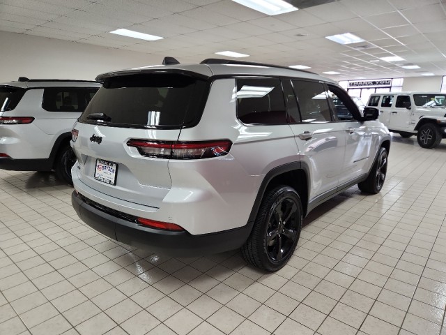 2025 Jeep Grand Cherokee Altitude X photo 2