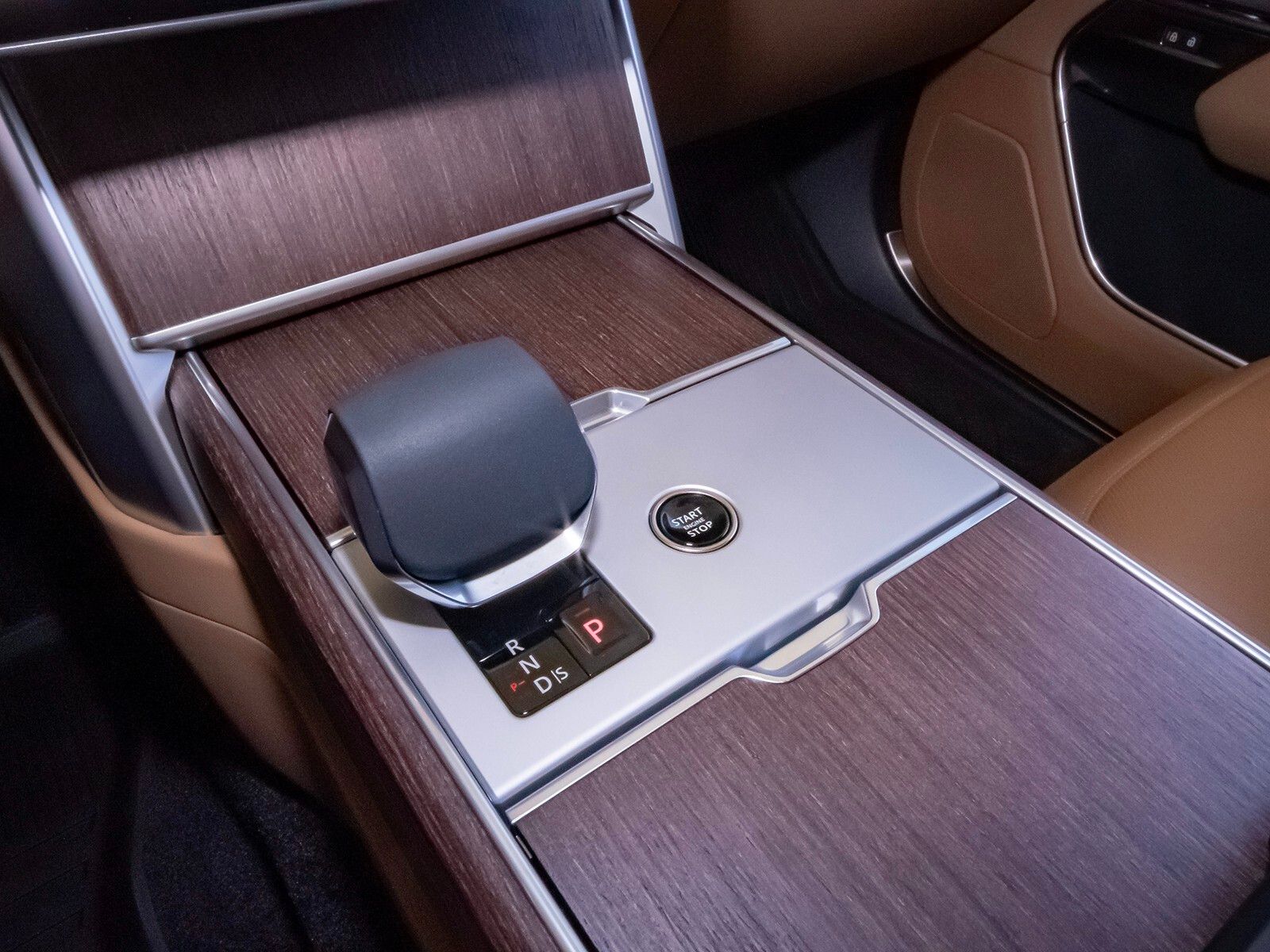 2025 Land Rover Range Rover SE photo 25