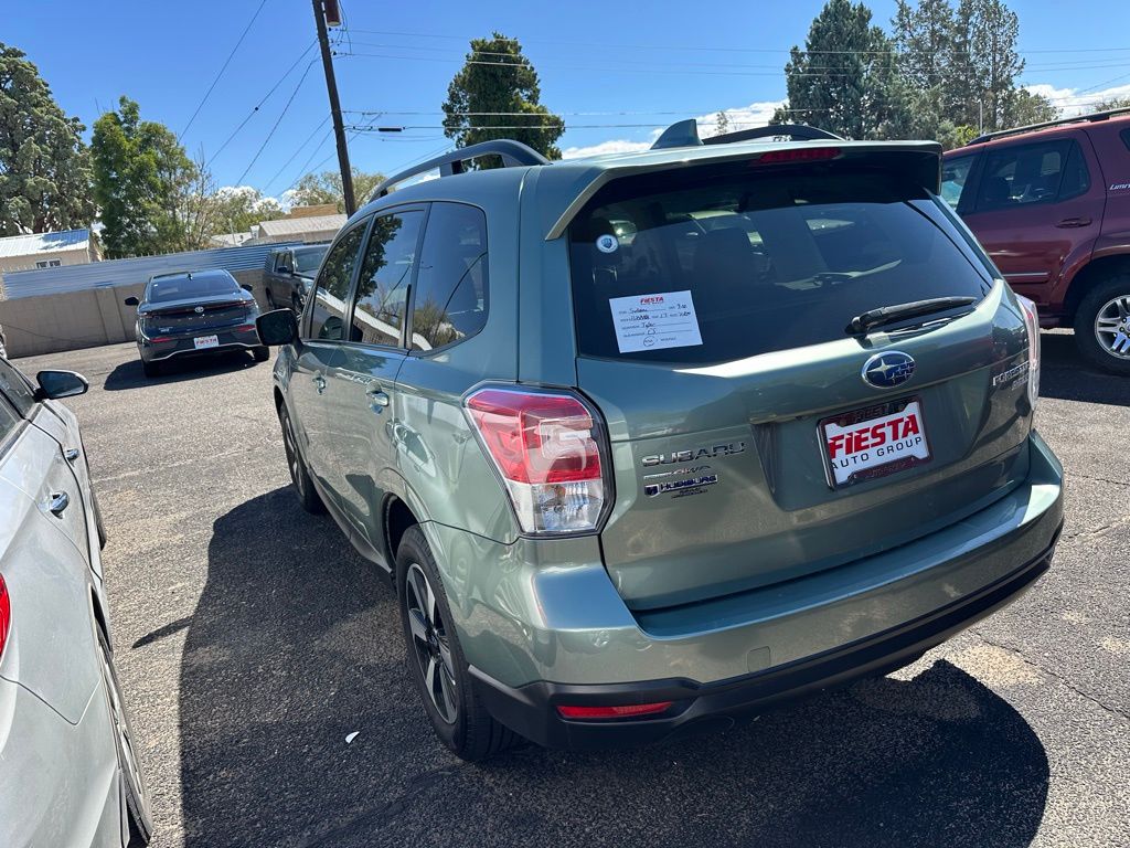 2017 Subaru Forester 2.5i Premium photo 4