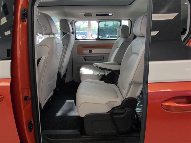 2025 Volkswagen ID. Buzz Pro Plus photo 8