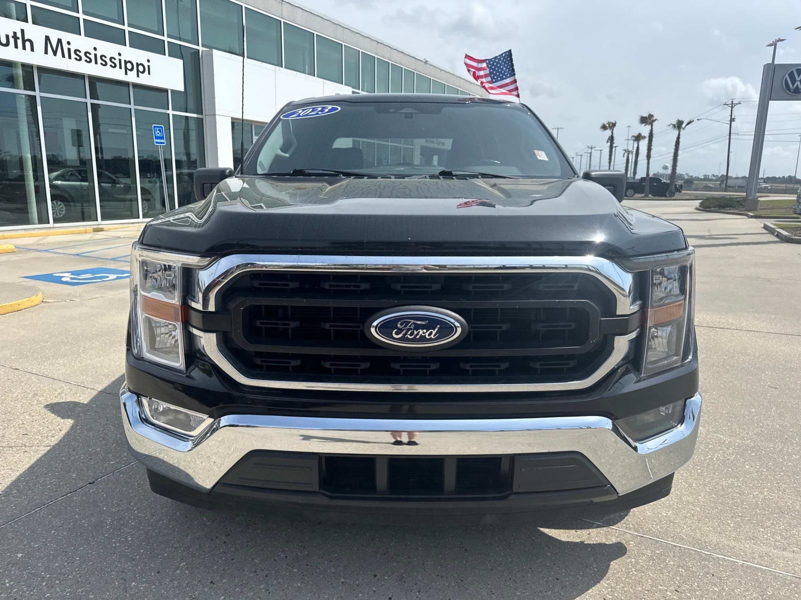 2023 Ford F-150 XLT photo 3