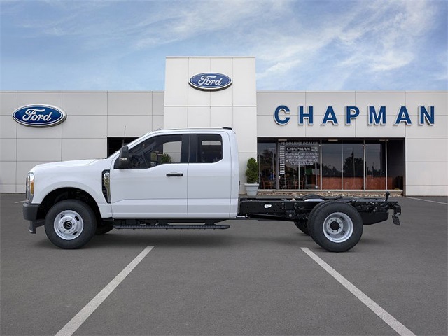 2025 Ford F-350 XL photo 2