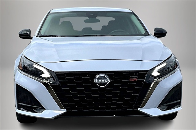 2024 Nissan Altima 2.5 SR photo 3