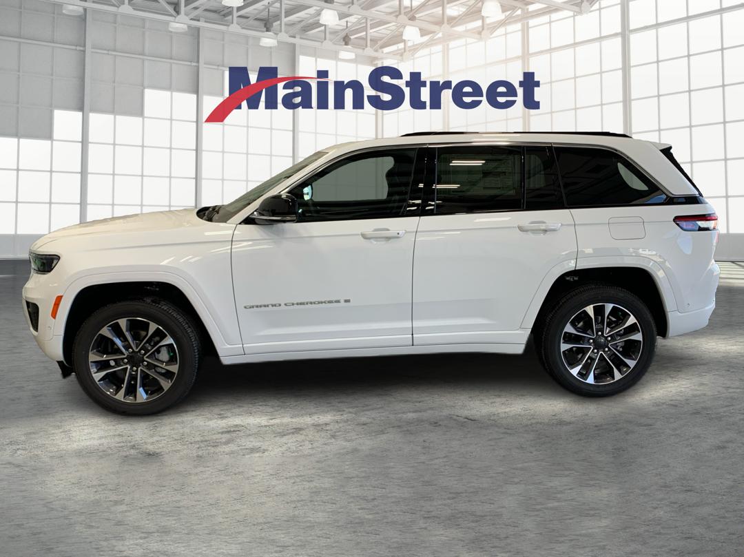 2025 Jeep Grand Cherokee Overland photo 2