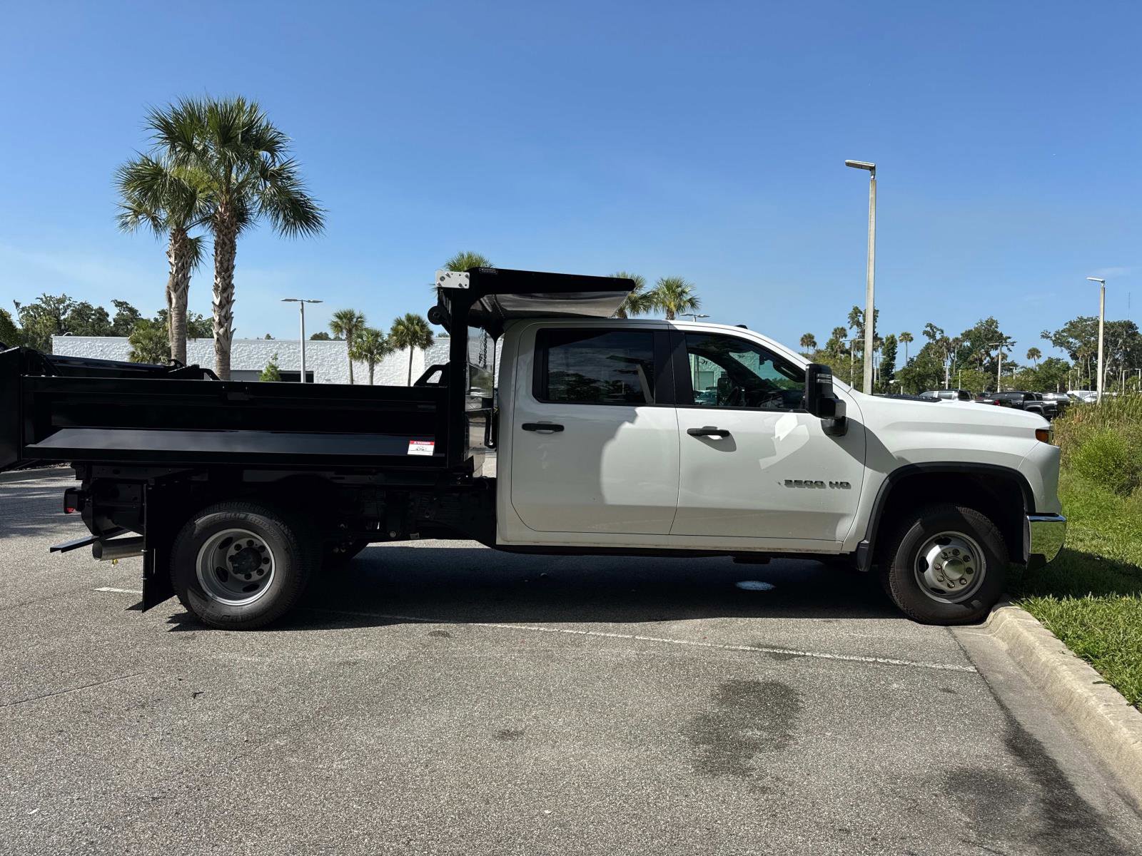 2024 Chevrolet Silverado 3500HD Work Truck photo 2