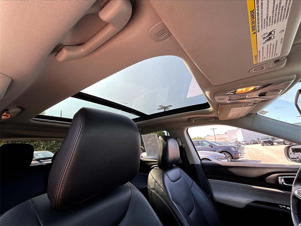 2022 Jeep Compass Latitude Lux photo 21