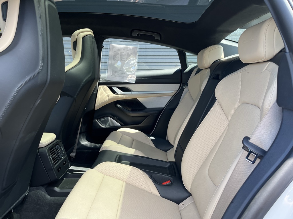 2020 Porsche Taycan Turbo S photo 26