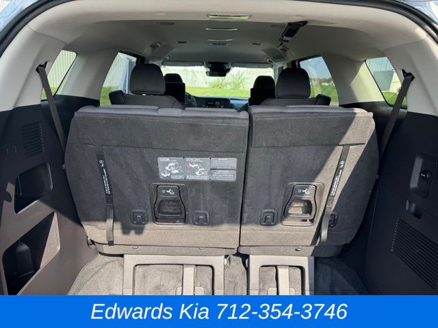 2023 Kia Carnival LX photo 13