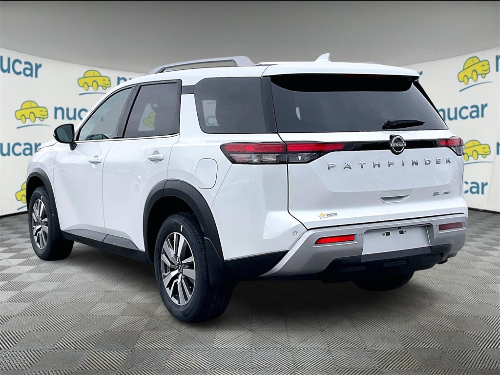 2025 Nissan Pathfinder SL photo 4