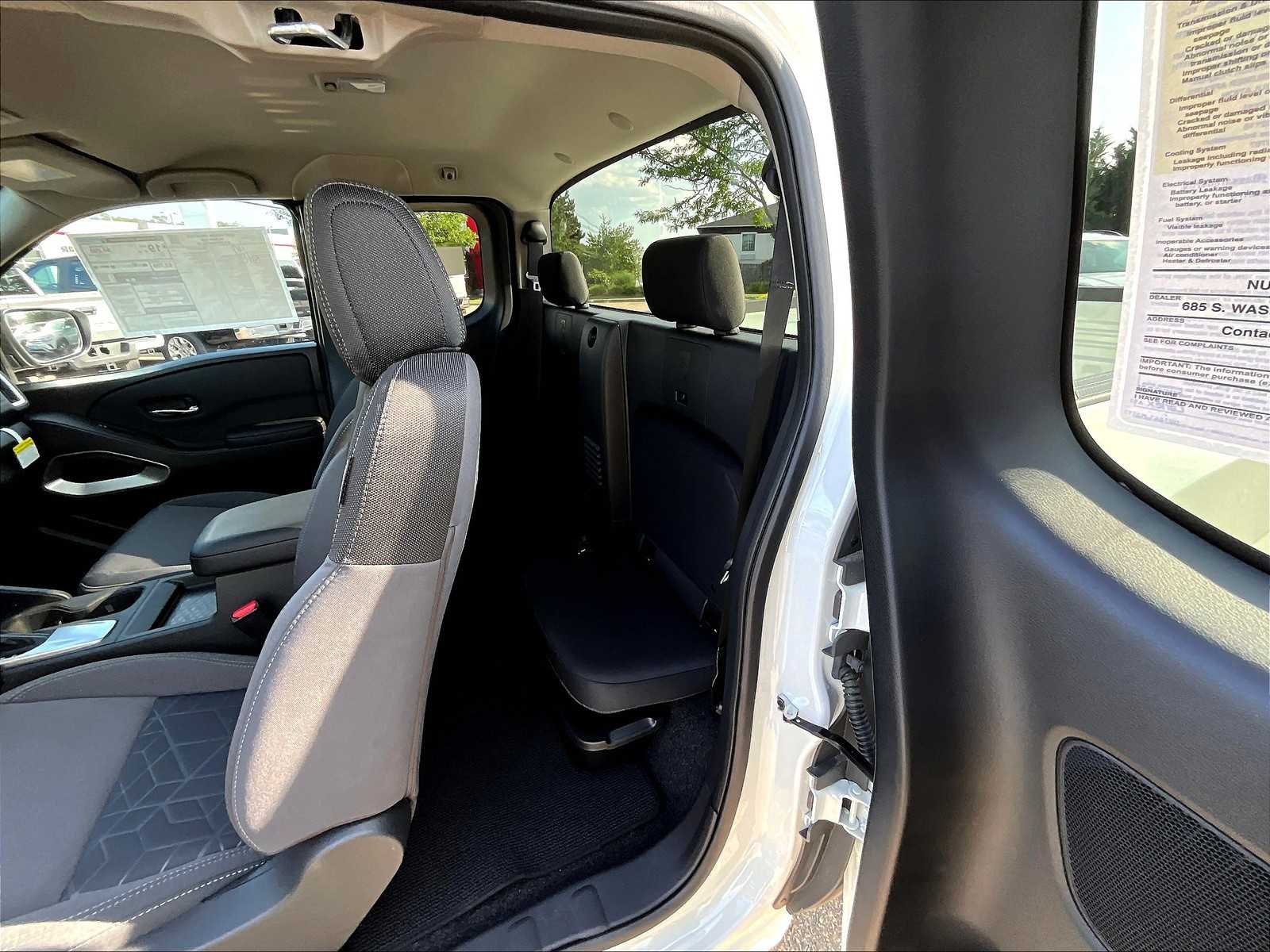 2025 Nissan Frontier SV photo 15