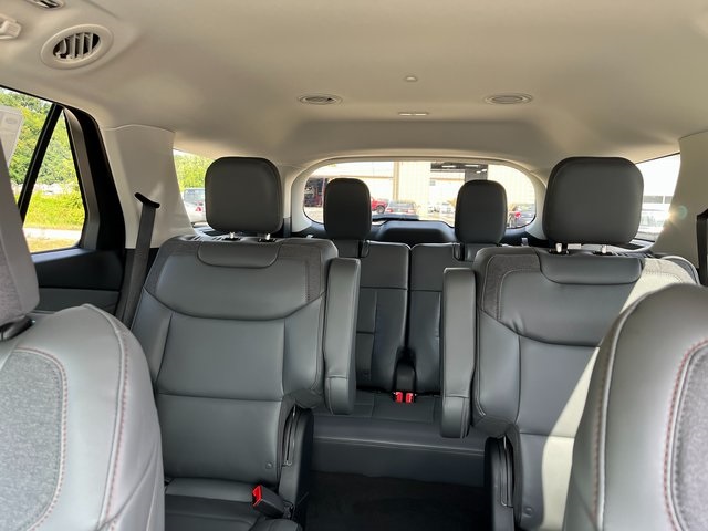 2025 Ford Explorer photo 27