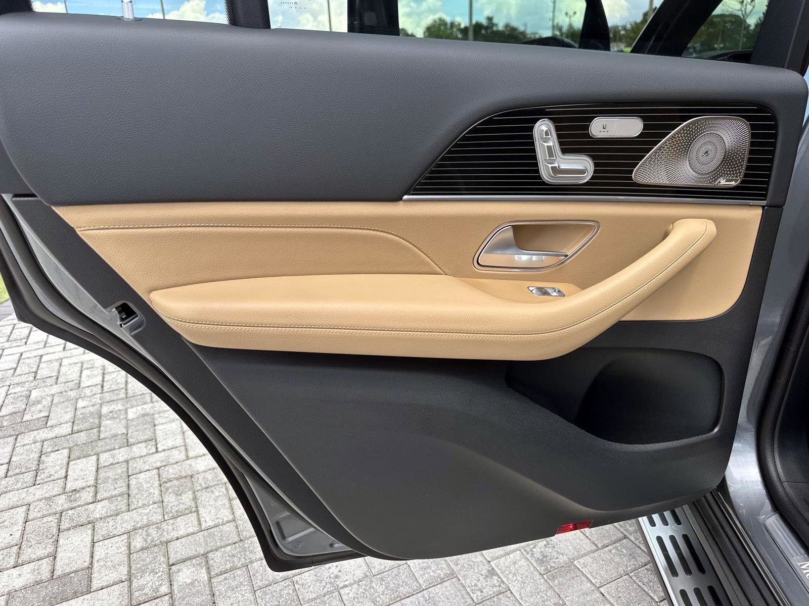 2026 Mercedes Benz GLS 580 4MATIC photo 11