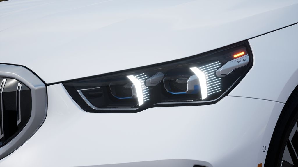 New 2025 Mineral White Metallic BMW eDrive40 image 31