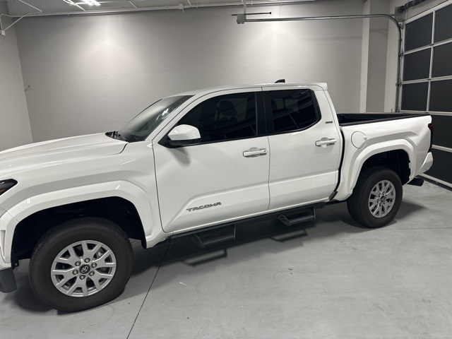 2024 Toyota Tacoma SR5 photo 3